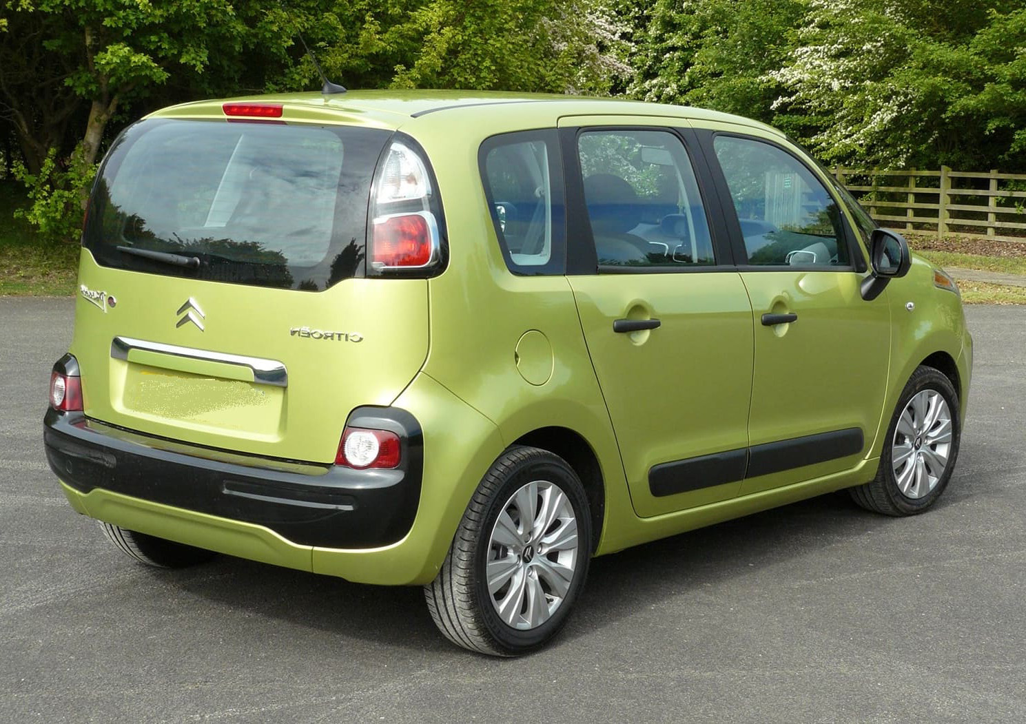 Замена аккумулятора Citroen C3-Picasso