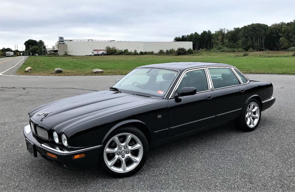 Замена аккумулятора Jaguar Xjr